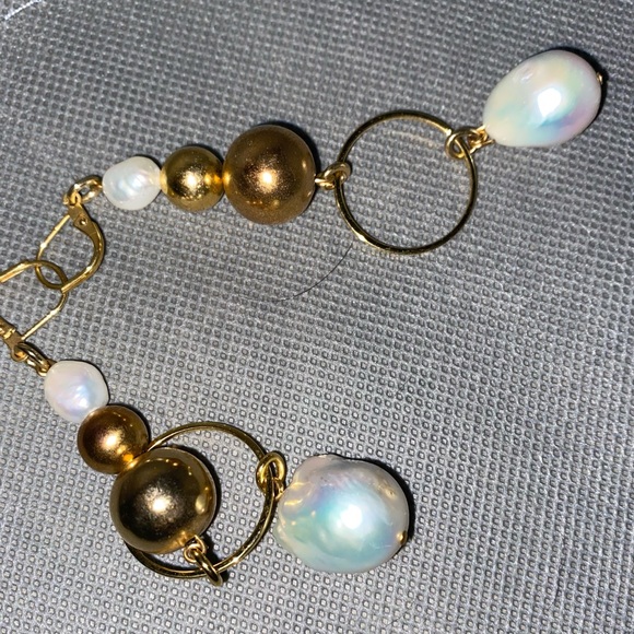 Free People Jana Hoop Pearl Earrings NWOT - Picture 4 of 7